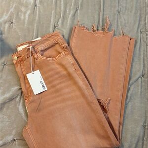 Trendy Distressed Cropped Jeans in Tan